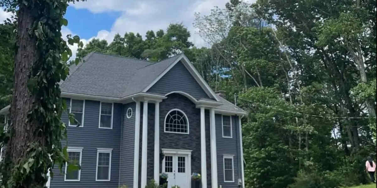what trees should not be planted close to a house